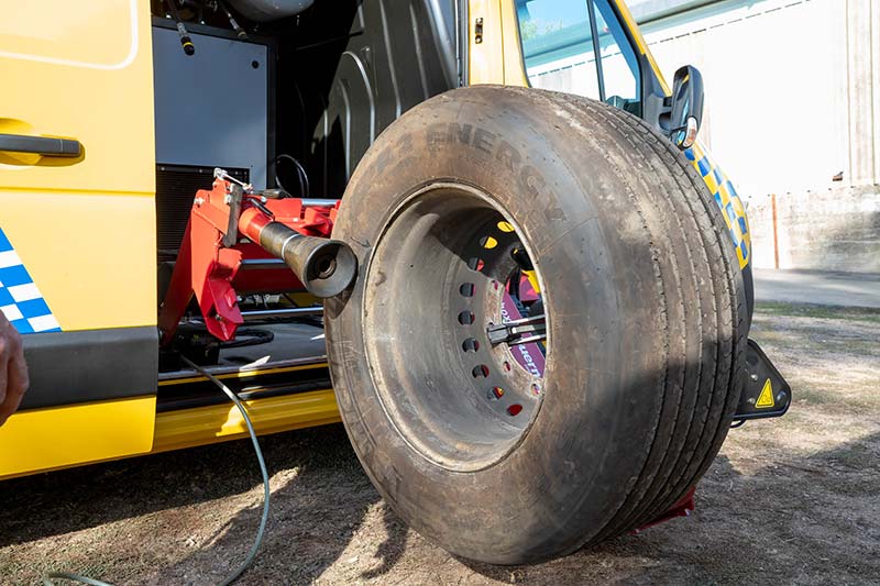 Dépannage pneumatique poids lourds — stock permanent