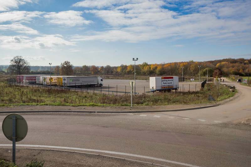 Emplacements poids lourds 20 mètres sur 4 mètres