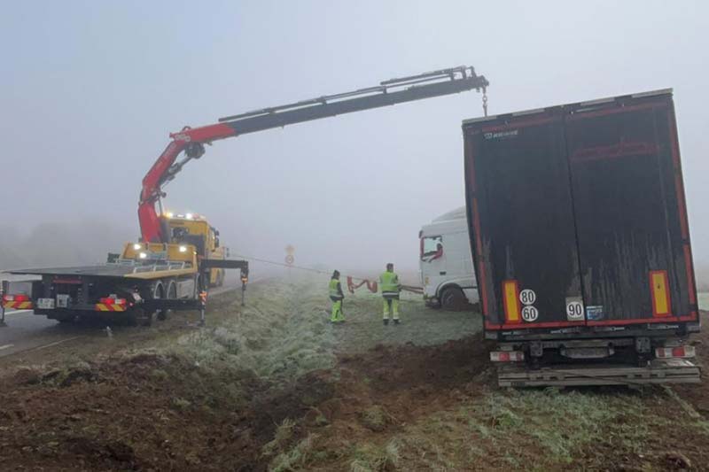Relevage de camions et ensembles accidentés